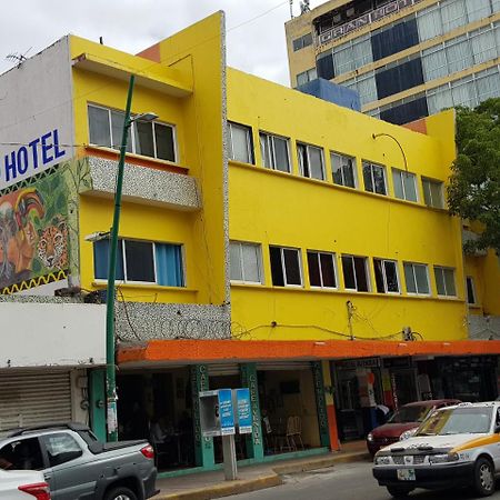 Hotel Avenida 툭스틀라 외부 사진