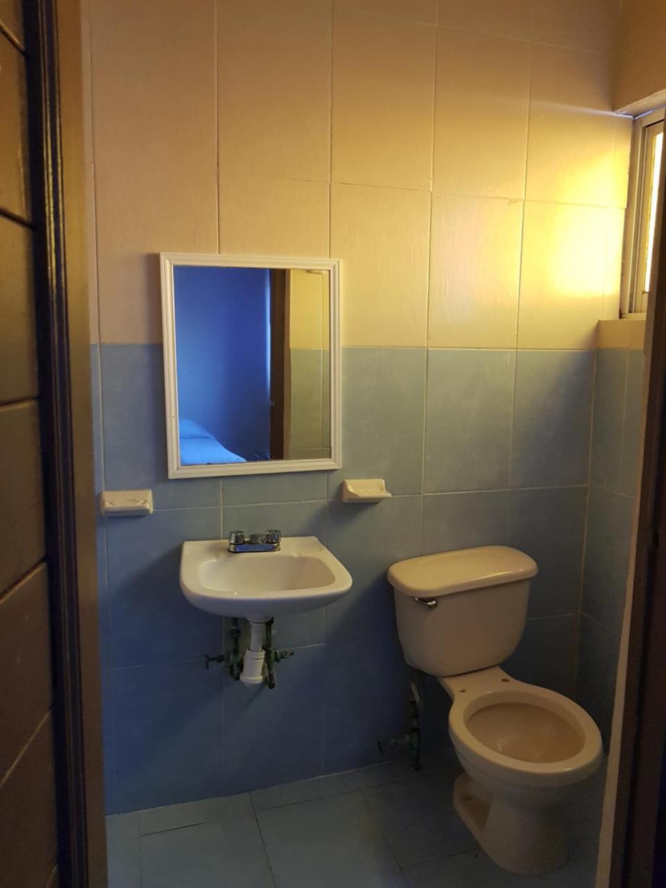 Hotel Avenida 툭스틀라 외부 사진